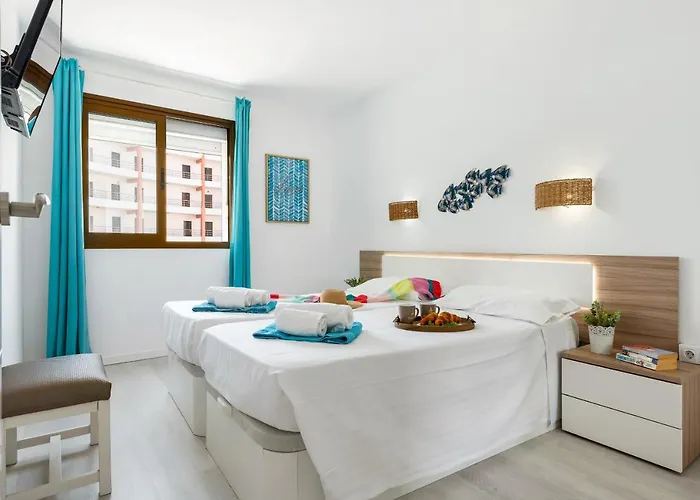 211 Cristianos First Sea Line, Swimming Pool