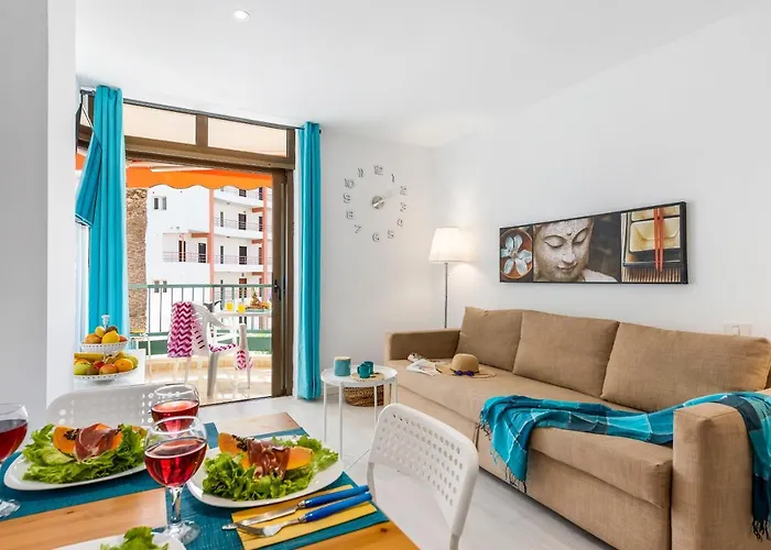 211 Cristianos First Sea Line, Swimming Pool Apartment