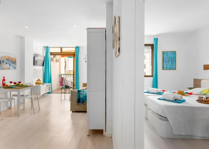 211 Cristianos First Sea Line, Swimming Pool