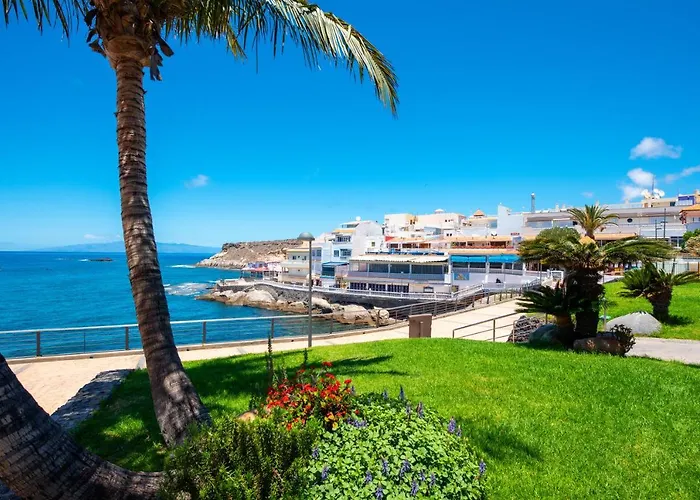 211 Cristianos First Sea Line, Swimming Pool Apartment *