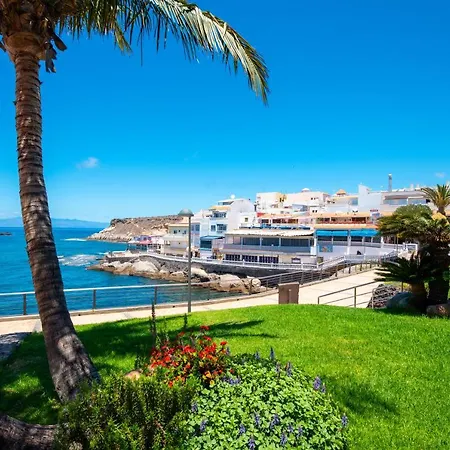211 Cristianos First Sea Line, Swimming Pool דירה *